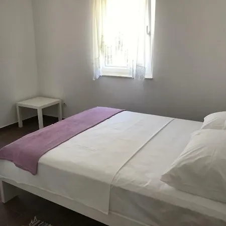 Kuk דירה
